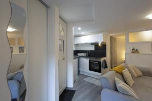 Η κουζίνα ή μικρή κουζίνα στο L'Escapade - 1 chambre - 2 pers - Terrasse +9 φωτογραφίες