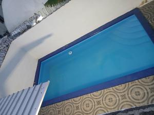 Bazén v ubytování VILLA CON PISCINA en los jardines Boca Chica nebo v jeho okolí
