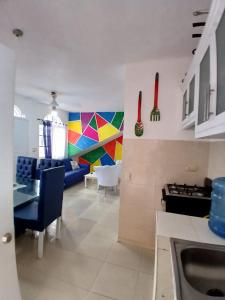 Kuchyň nebo kuchyňský kout v ubytování VILLA CON PISCINA en los jardines Boca Chica