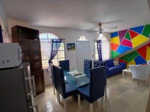Posezení v ubytování VILLA CON PISCINA en los jardines Boca Chica