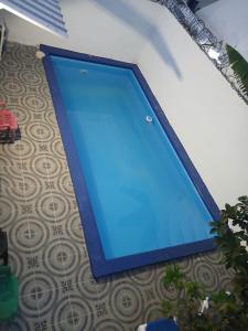 Bazén v ubytování VILLA CON PISCINA en los jardines Boca Chica nebo v jeho okolí