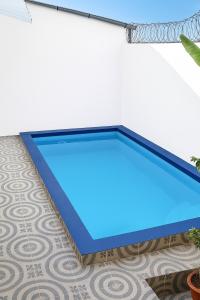 Bazén v ubytování VILLA CON PISCINA en los jardines Boca Chica nebo v jeho okolí