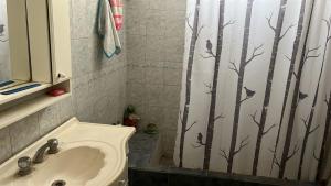 Vannas istaba naktsmītnē Departamento 3 dormitorios en Santiago del Estero Capital