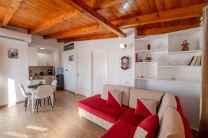 Η κουζίνα ή μικρή κουζίνα στο Ramaj Apartment Ksamil +27 φωτογραφίες