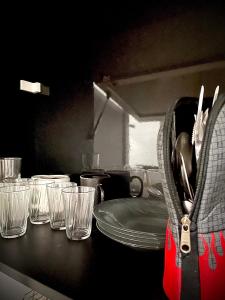 a group of glasses sitting on a counter in a kitchen at Flat com piscina na cobertura in São Vicente +31 photos