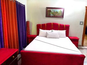 Ένα ή περισσότερα κρεβάτια σε δωμάτιο στο Orion guest house +10 φωτογραφίες