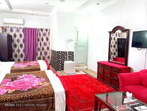 Ένα ή περισσότερα κρεβάτια σε δωμάτιο στο Orion guest house