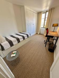 a hotel room with a bed and a table at Maison de famille in Courteuil +48 photos