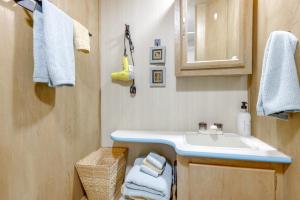 Bilik mandi di 6 Mi to Wimberley Square Happy Days Cruiser