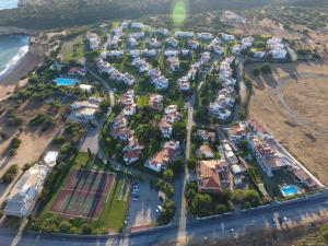 an aerial view of a resort next to the ocean at Vilas Marrocha in Porches