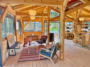 Huttopia Les Deux Lacs - Laurentides的休息区
