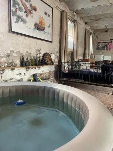Πισίνα στο ή κοντά στο BarnLoft mit Whirlpool & Kamin