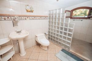 a bathroom with a toilet and a sink at Quinta carlis  +40 photos