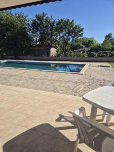 Swimmingpoolen hos eller tæt på House with pool near Balchik