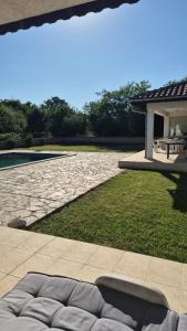 Swimmingpoolen hos eller tæt på House with pool near Balchik