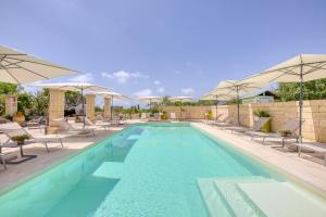 Swimmingpoolen hos eller tæt på Tenuta Palmira agriturismo