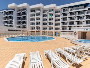 Bazén v ubytování Akisol Albufeira Getaway nebo v jeho okolí