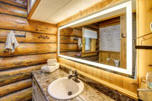 Ένα μπάνιο στο Fish and Hike Seeley Lake Cabin on 2 and Acres! +18 φωτογραφίες