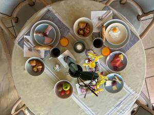 Makanan di atau berdekatan hotel +30 gambar