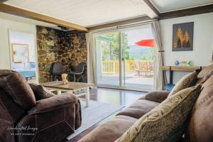 Χώρος καθιστικού στο Lakeview Haven-Boat Slip-Dog Friendly-Sleeps 14
