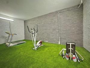 Palestra o centro fitness di Les Hauts de Bezouce, Vue, Piscine & Calme