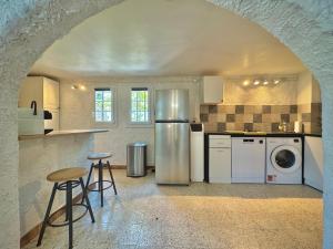 Cucina o angolo cottura di Les Hauts de Bezouce, Vue, Piscine & Calme