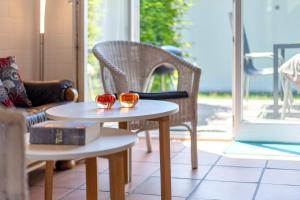 a living room with a table and a chair at Ferienhaus Odin in Bansin