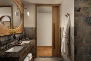 Vannituba majutusasutuses Austin Proper Hotel, a Member of Design Hotels
