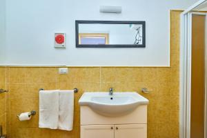 a bathroom with a sink and a mirror at Apartamento T2 com wifi in Santa Maria +13 photos