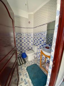 a bathroom with a toilet and a sink at Yahya oulidia in Oualidia