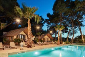 Bazén v ubytování Waterman Beach Village nebo v jeho okolí + 27 fotografií