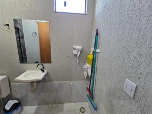 a bathroom with a sink and a toothbrush at Flat completo a 22 minutos do polo industrial in Aparecida de Goiania +20 photos