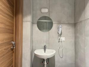 A bathroom at Hotel Brivio