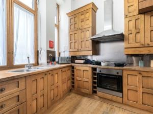 Gallery image of Traditional English Victorian Apartment in London