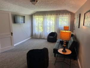 TV a/nebo společenská místnost v ubytování The Wheeler's House