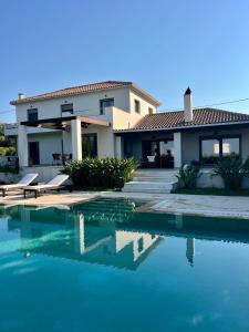 Imagen de la galería de Ira Private Villa with Pool, en Tragaki