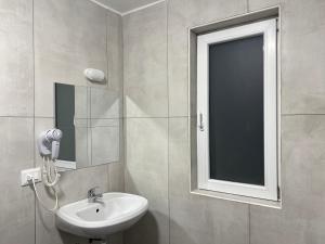 A bathroom at Hotel Brivio
