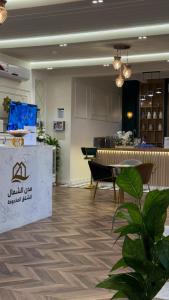 A television and/or entertainment centre at مدن الشمال للشقق المخدومة
