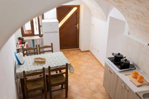 Kuchyň nebo kuchyňský kout v ubytování Casa Vittoria + 35 fotografií