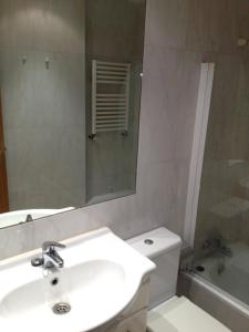 A bathroom at 44 Centro Apartaments & Suites