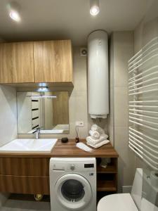 Kuchyň nebo kuchyňský kout v ubytování Новобудова Центр,стоянка для авто, ЖК Семицвіт, Документи