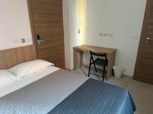 A bed or beds in a room at Hotel Brivio