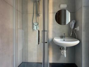 A bathroom at Hotel Brivio