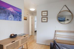 Postel nebo postele na pokoji v ubytování 10min to Downtown Bend - Chic 2BDR