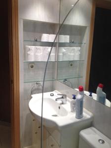 A bathroom at 44 Centro Apartaments & Suites