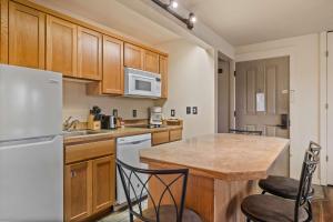 Kuchyň nebo kuchyňský kout v ubytování 15 min drive to Mt Bachelor Resort Perks