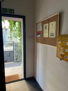Imagem da galeria de Brodsky's Cat Art Hostel em Novi Sad