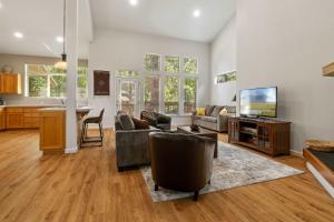 TV a/nebo společenská místnost v ubytování 20 min to Mt Bachelor Widgi Creek