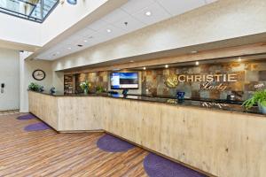 a christmas lobby of a christmas lounge at The Christie Lodge – All Suite Property Vail Valley/Beaver Creek in Avon +63 photos