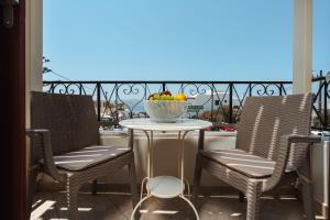 Μπαλκόνι ή βεράντα στο Stella's Villa ' 80sqm Sea View Apartment ' 50m from beach